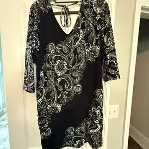White House Black Market Black and White Quarter Sleeve Tunic
